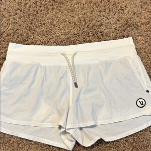 Vuori seabreeze large Athletic Women Shorts